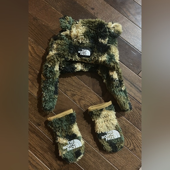The North Face Other - NWOT The North Face infant hat & mittens
